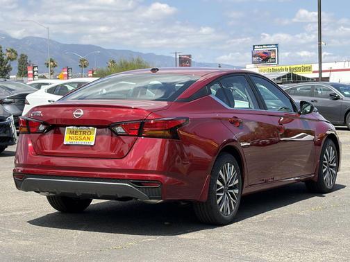 Scarlet 2026 Nissan Altima 2.5 SV