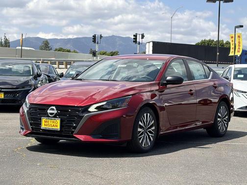 Scarlet 2026 Nissan Altima 2.5 SV