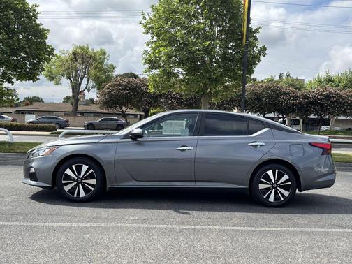 Gun Metallic 2021 Nissan Altima 2.5 SV