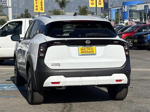 2026 Nissan Kicks SV