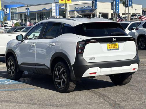 2026 Nissan Kicks SV