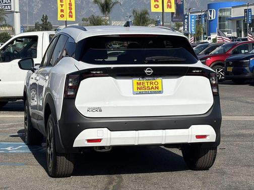 2026 Nissan Kicks SV