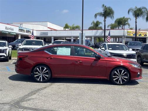 2020 Nissan Altima SR FWD