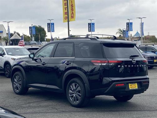 2025 Nissan Pathfinder SV FWD