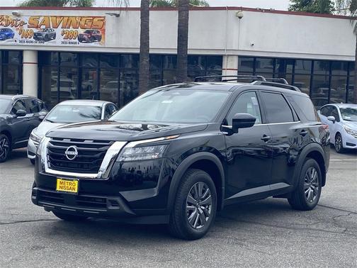 2025 Nissan Pathfinder SV FWD