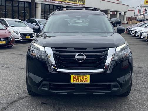 2025 Nissan Pathfinder SV FWD