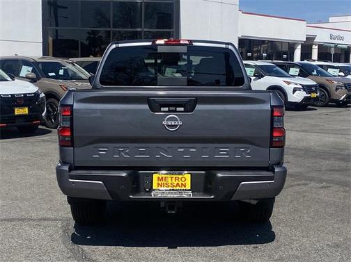 2025 Nissan Frontier SV