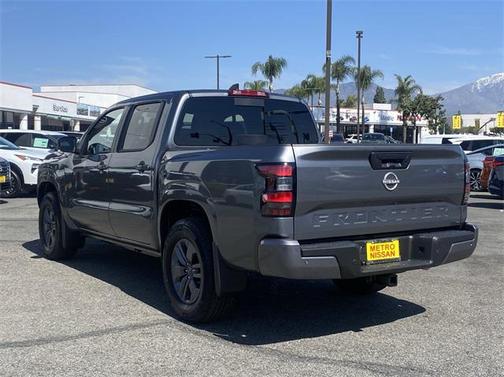 2025 Nissan Frontier SV