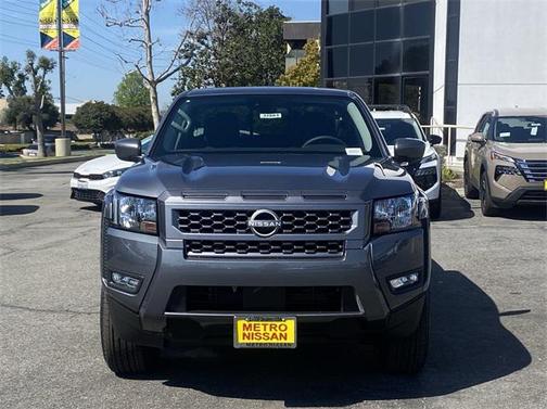 2025 Nissan Frontier SV