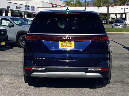 2024 Kia Carnival LX