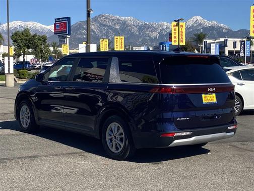 2024 Kia Carnival LX