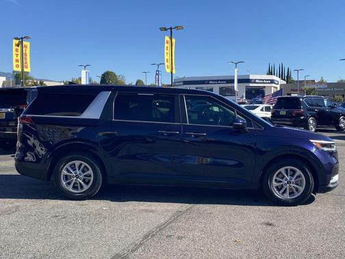 2024 Kia Carnival LX