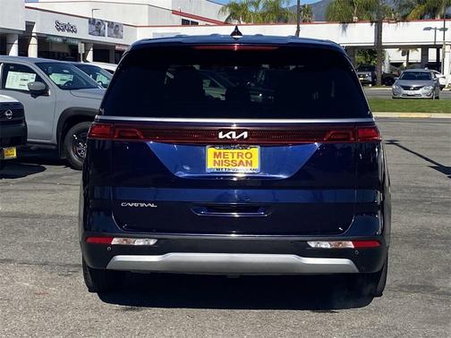 2024 Kia Carnival LX