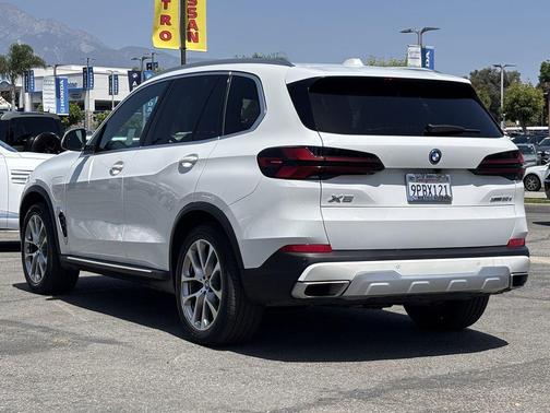 Alpine White 2025 BMW X5 PHEV xDrive50e