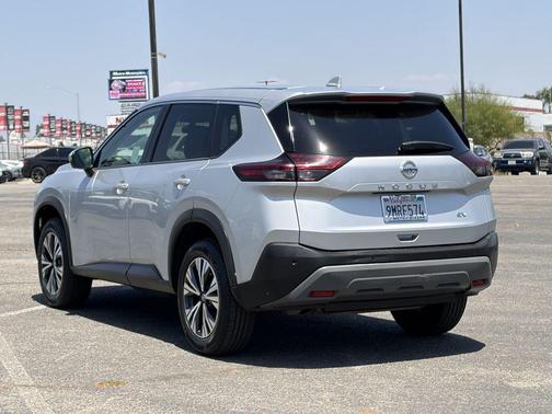 Brilliant Silver Metallic 2021 Nissan Rogue SV