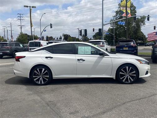 2021 Nissan Altima SR FWD
