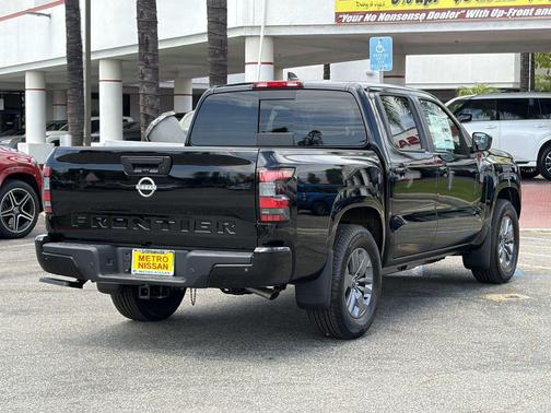 Super Black 2026 Nissan Frontier SV
