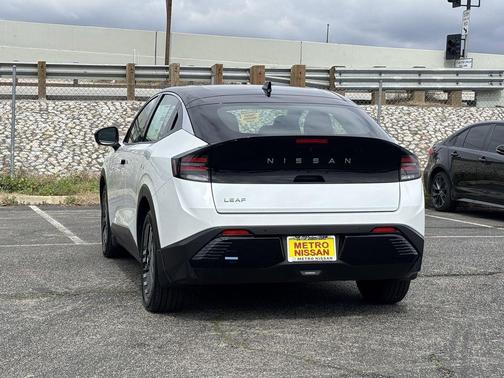 White Pearl 2026 Nissan Leaf SV+