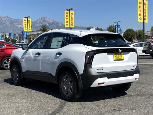 2025 Nissan Kicks S