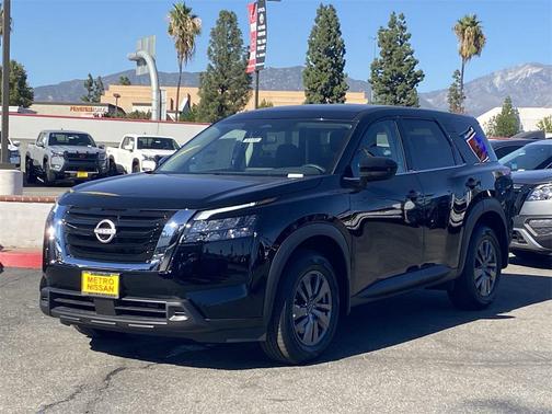 2025 Nissan Pathfinder S 4WD