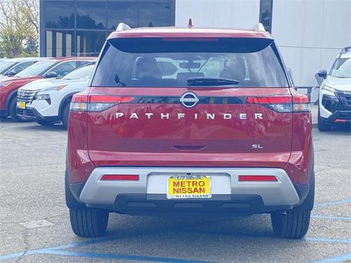 2025 Nissan Pathfinder SL FWD