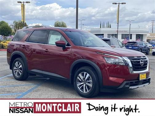 2025 Nissan Pathfinder SL FWD
