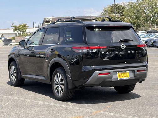 Super Black 2026 Nissan Pathfinder SL