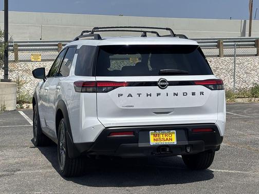 White Pearl 2026 Nissan Pathfinder SV