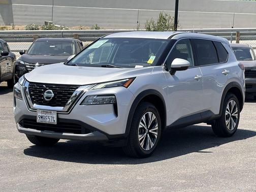 Brilliant Silver Metallic 2021 Nissan Rogue SV