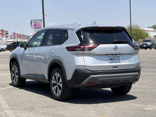 Brilliant Silver Metallic 2021 Nissan Rogue SV