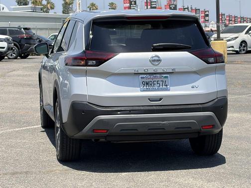Brilliant Silver Metallic 2021 Nissan Rogue SV