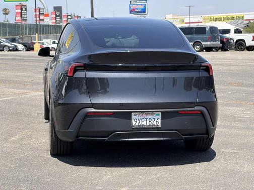 2026 Tesla Model Y Rear-Wheel Drive