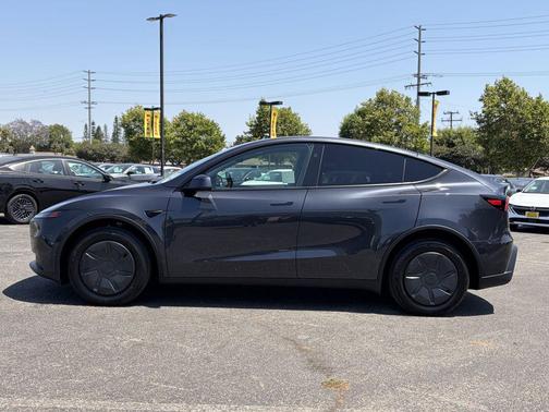 2026 Tesla Model Y Rear-Wheel Drive
