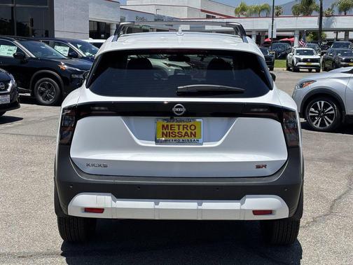 2025 Nissan Kicks SR