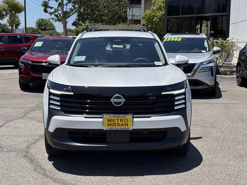 2025 Nissan Kicks SR