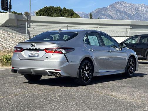 2022 Toyota Camry SE