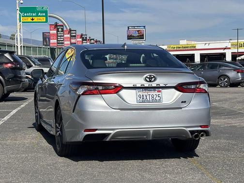 2022 Toyota Camry SE