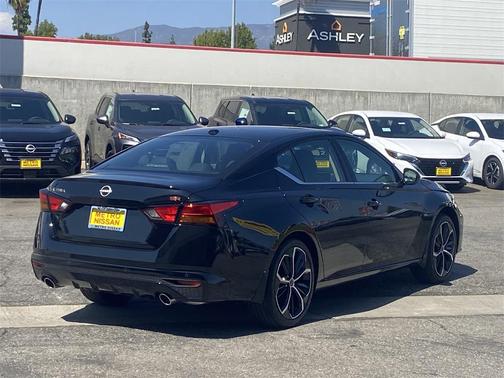 2025 Nissan Altima SR FWD