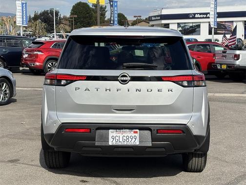 2023 Nissan Pathfinder S FWD