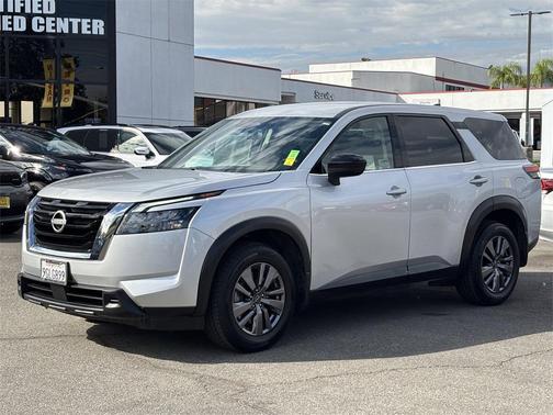 2023 Nissan Pathfinder S FWD