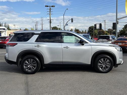 2023 Nissan Pathfinder S FWD