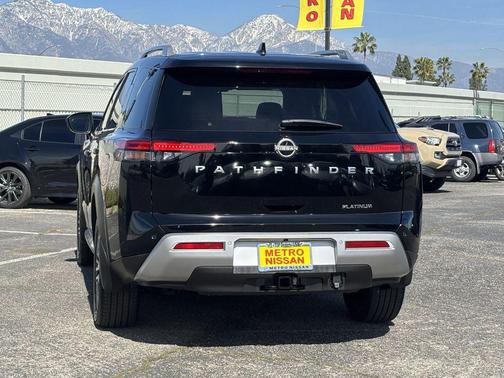 2022 Nissan Pathfinder Platinum 2WD