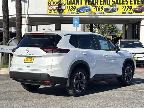 2026 Nissan Rogue SV