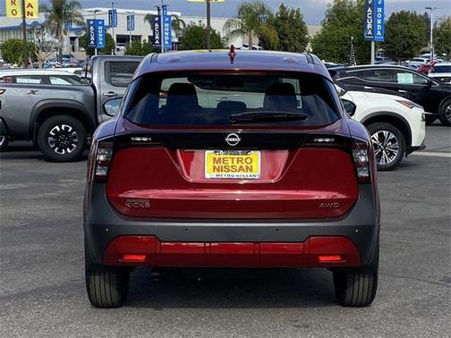 2025 Nissan Kicks SV
