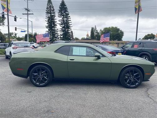 2022 Dodge Challenger SXT