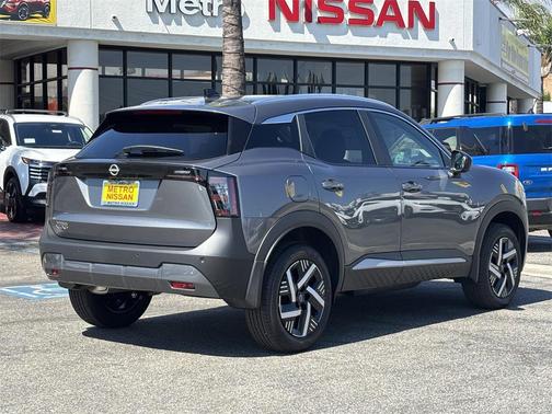 2025 Nissan Kicks SV