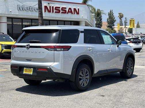 2024 Nissan Pathfinder S FWD