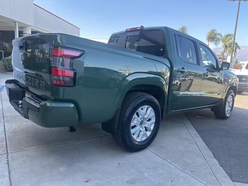 2023 Nissan Frontier SV