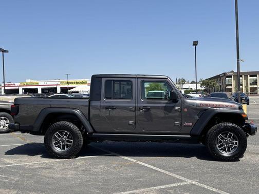 Granite Crystal Metallic Clearcoat 2026 Jeep Gladiator Mojave 4x4