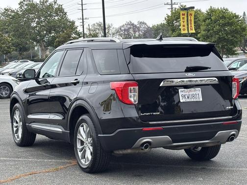 Black Metallic 2024 Ford Explorer Limited